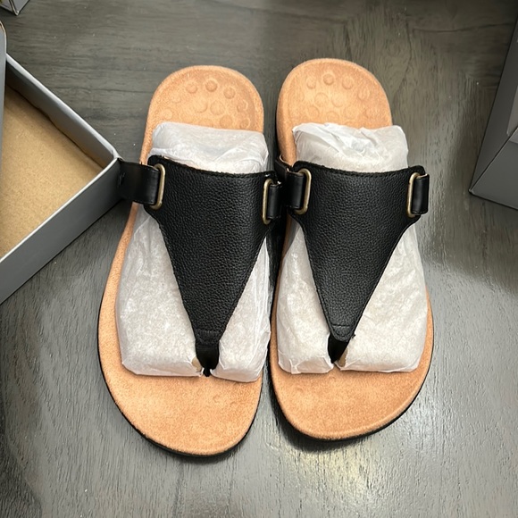 Vionic Wanda Women's Leather T-Strap Supportive Sandal WIDE - Picture 6 of 12